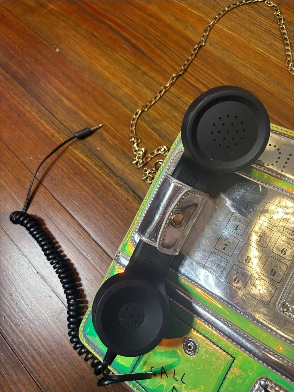 N/A iridescent green